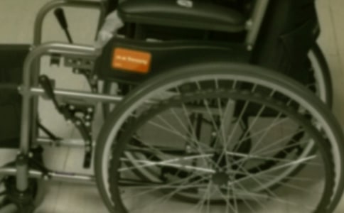 梦见自己坐轮椅