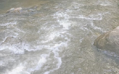 梦见溪流
