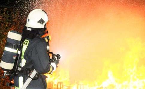 �����е�����Ա�а����̰�